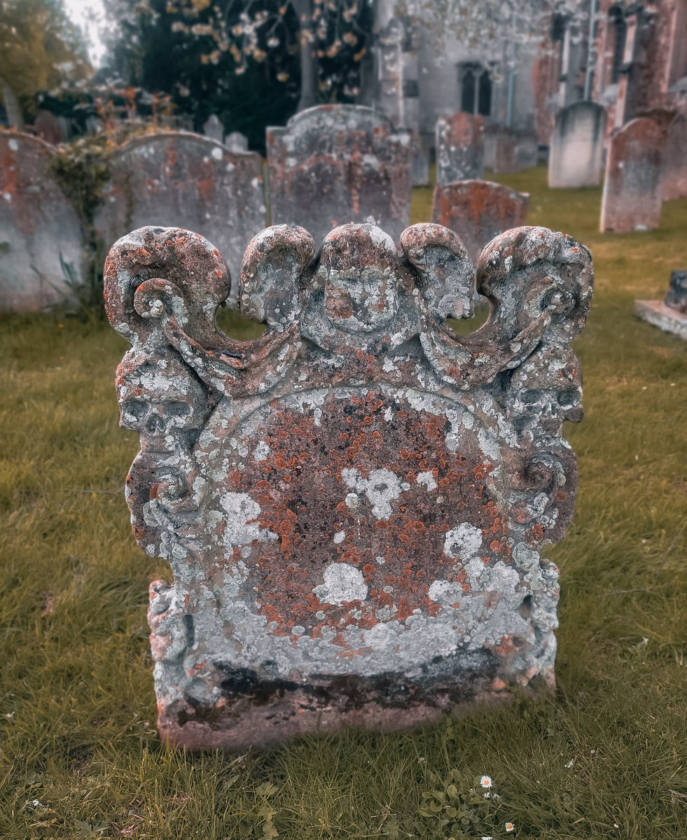 Another cool headstone I'd have liked to have seen when it was freshly carved! 

📍Holy Trinity, Haddenham 
Cambridgeshire