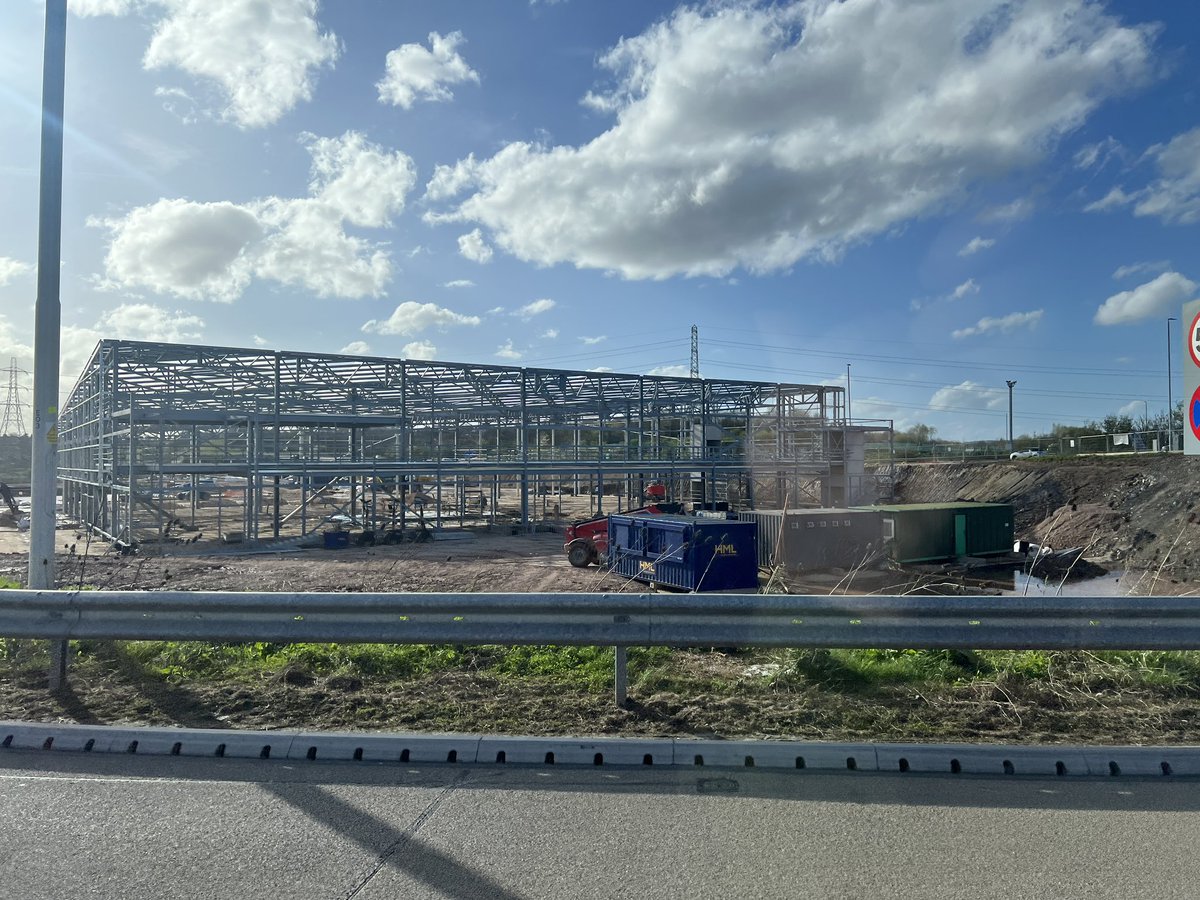 Love seeing the developing steelwork every day for the new welcome break services (don’t worry I was not driving) #sheffieldissuper @welcomebreak
