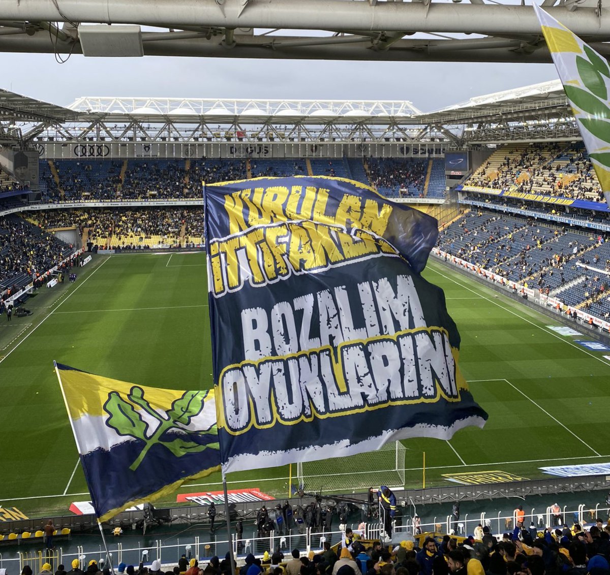 DEPREMZEDE'LERE YARDIM YALANI DA ÇÜRÜDÜ. 

FENERBAHÇE KULÜBÜ TÜM BİLETLERİ SATIN ALMIŞ.

 HAYSİYET YOKSUNLARININ BİR ALGILARI DAHA UÇTU GİTTİ.