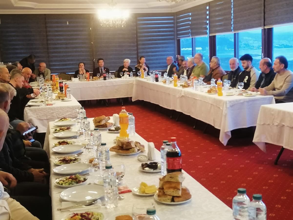 CHP Ortahisar Belediye Meclis üyemiz Sibel Alemdaroğlu’nun eşi Metin Alemdaroğlu’nun 4. ölüm yıldönümü nedeniyle Aksular Otel’de düzenlediği iftar yemeğine katıldım. Belediye İş Sendikası Trabzon Şube Başkanı Numan Öztürk ile birlikte bu anlamlı iftar yemeğinde Alemdaroğlu ailesi…