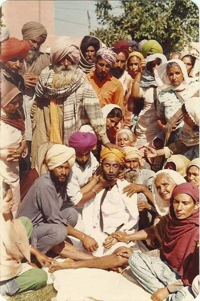 शहीद भाई जुग्रज सिंह तूफान 7-4-1990 शहीदी दिवस है शहीदो को नमन सिख समाज के योद्धा अमर रहेगे दुनिया तक 

बोले सो निहाल सत श्री अकाल 🙏