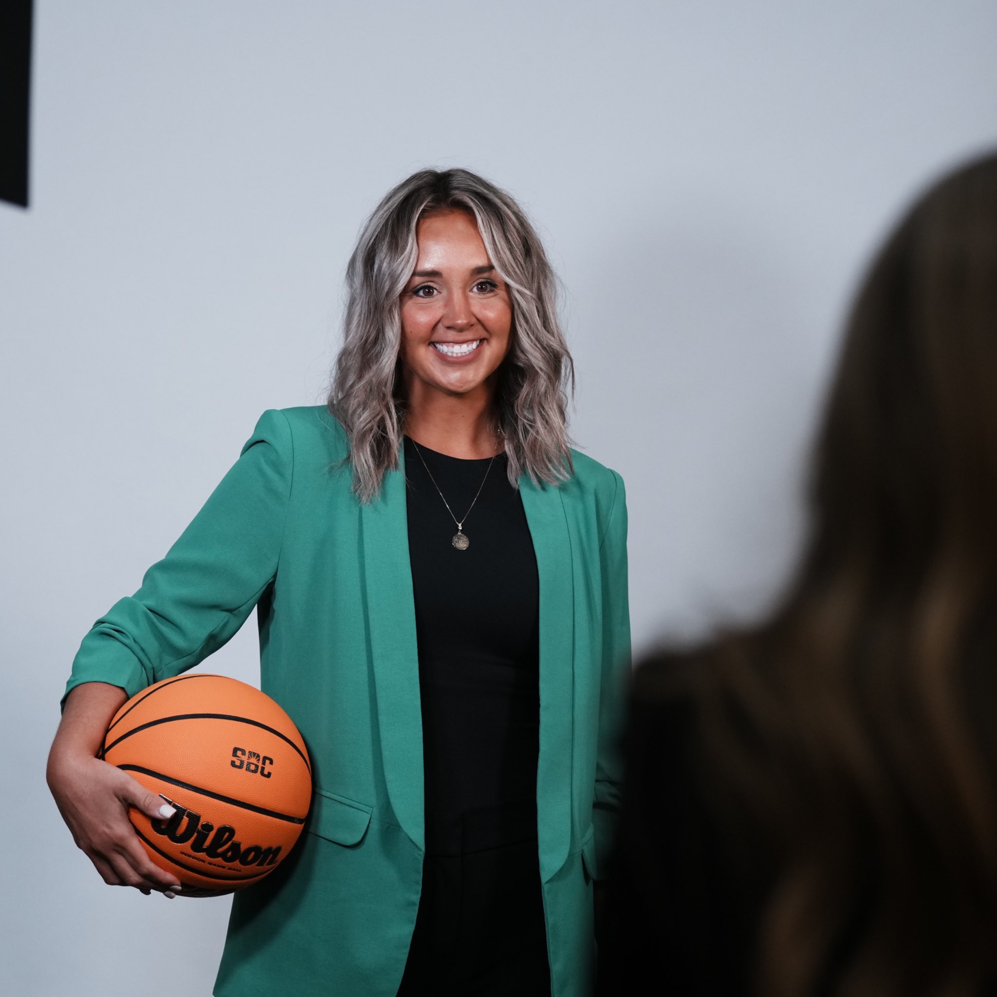 More Important Issues on X: "BREAKING: Tennessee has hired Marshall head coach Kim Caldwell as the next head coach of the Lady Vols. Caldwell has a head coaching record of 217-31.🍊 https://t.co/I59i59Tzdv" /