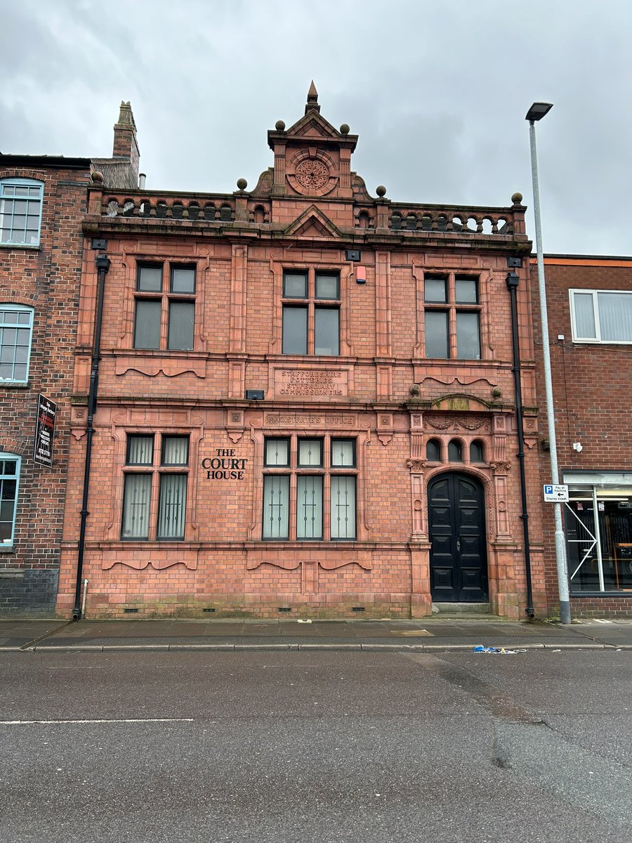 🚶‍♀️ Shorter walk today around #Burslem - the park is always beautiful, and a warm welcome always awaits at Cafe @Project_Indi ☕️ 🐿️ Squirrel & fish spotting (look closely!) before we walked around the town. Some beautiful buildings, quietly restored. #lovewhereyoulive