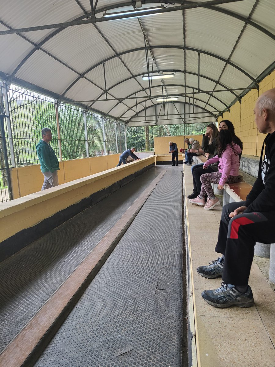 AcoaAke's tweet photo. ⚫️Tras el parón de Semana Santa, regresa el XLVI. Torneo #Interpueblos de bolo alavés
🎳Aste Santuko etenaldiaren ostean, Arabako herriarteko bola-joko txapelketa bueltan da
📸#Estarrona eta #Oreitia|ko #kontzeju|ko bolatokiak eta #Laudio|koa https://t.co/6lPOEDaLjc