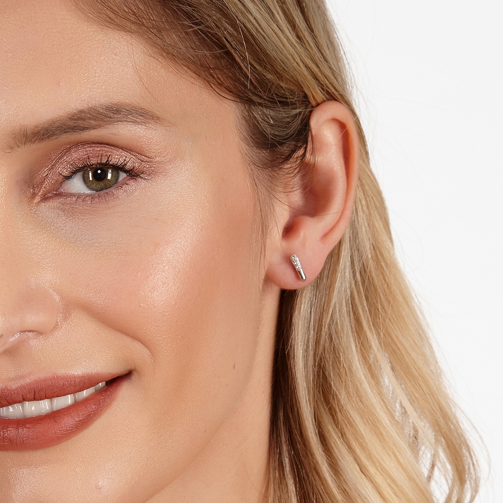 Looking to add some cheap sparkle to your outfit? Why not check out our Skinny Drip Mini Studs