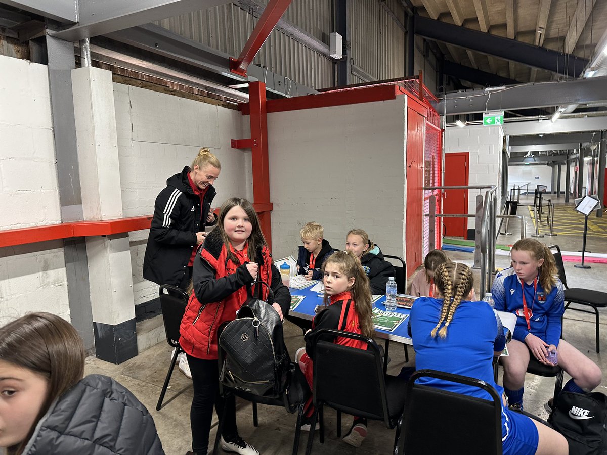 Sophie Ingle has been an incredible captain on and off the pitch for @Cymru. She has led by example and understands her position as a role model, even spending time with the mascots pre-match at every home game. Diolch @sophieingle01 🏴󠁧󠁢󠁷󠁬󠁳󠁿