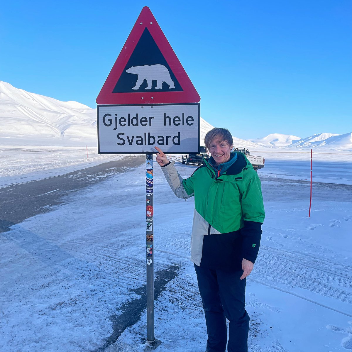 More polar bears than people… Hello Svalbard! Polar bears in the Barents Sea area are either “coastal” or “pelagic”. The coastal bears range over 200 square km, whilst the pelagic bears cover an area up to 2000 times larger. What proportion of the Barents Sea do they cover?