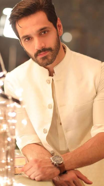 keepbloomShana's tweet photo. Who's your favourite among these two super stars #PakDrama 

 Like♥️ for  #BilalAbbasKhan 

Retweet 🔂  For  #WahajAli 

#TereBin  #IshqMurshid

Like♥️                                         Retweet 🔂 https://t.co/UykRieshDw