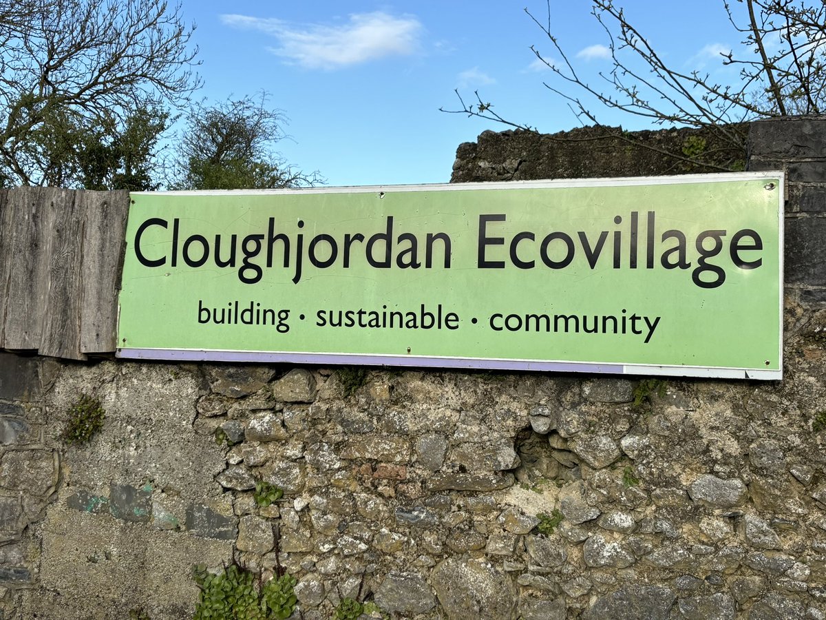 Cloughjordan Ecovillage, Co Tipperary showing solidarity with Palestine 🇵🇸 #CeasefieNow #EndTheGenocide #EndTheOccupation