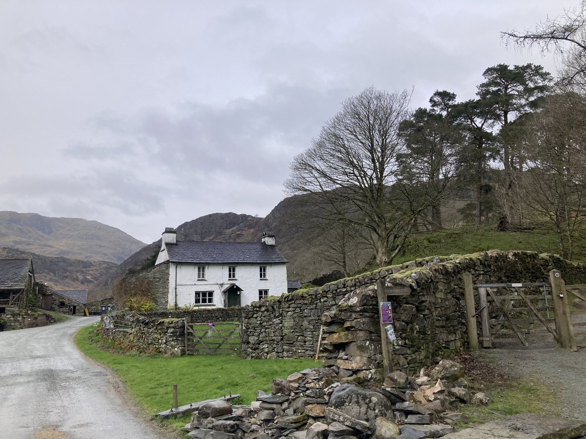 Night night Twitter friends 😴leaving you with picturesque Yew Tree farm, once owned by Beatrice Potter. Last week’s wonderful wander near Coniston 💚 #LakeDistrict