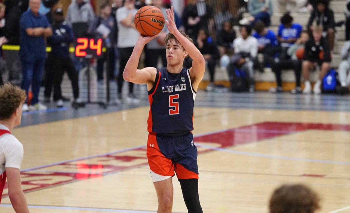 2025 guard Bradley Longcor is the engine for @WolvesILL. 6-4 junior flies around looking for work. Excellent pick n' roll IQ and transition feel. Not afraid to stick his face in the fan on the offensive glass.