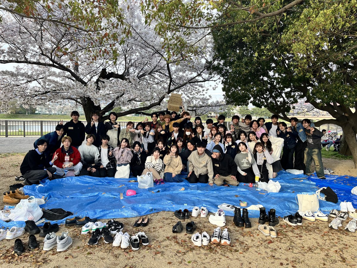pss_sinkan's tweet photo. 【PSS新歓4/7お花見】
改めてありがとう〜❣️初めての子ももう既に仲良しの子も沢山いて嬉しかったです⸝⸝>_< ⸝⸝

そこで、もっと先輩と話したかった！な新入生も来れなかった新入生も朗報‼️

次の新歓は4/21ご飯会だ〜🌸
予定し〜っかり空けててな、まってます🎵 https://t.co/uCCUI6EiqY