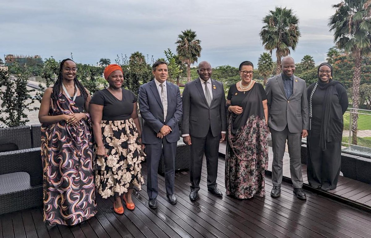 While I am in #Rwanda, I am also meeting with other leaders gathered for #Kwibuka30. The team and I had had a productive conversation with Lesotho's Prime Minister, the Rt Hon @MatekaneSam, and the Minister of Foreign Affairs and International Relations, Lejone Mpotjoane.