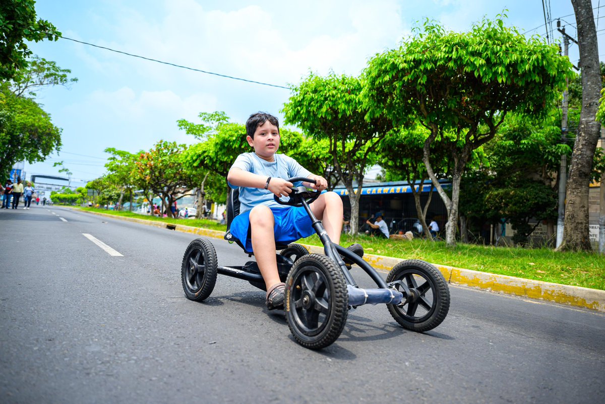 ☀️ ¡Un domingo sin la Ciclovía Constitución no es domingo! ☀️ Una mañana llena de energía y emoción ha comenzado en un espacio hecho especialmente para ti. 😁☀️👨‍👩‍👦‍👦 ¡Gracias por acompañarnos! 🥰🤩🫡