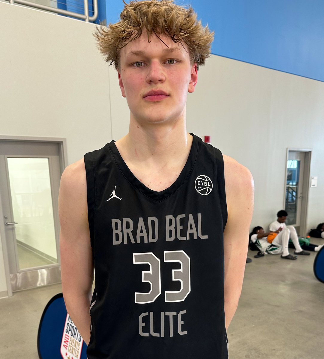 Top-10 2026 Miikka Muurinen of @BradBealElite showed out this morning with his skill set, touch, and feel for the game. Big impact in transition as well as in the half-court. Mentioned UCLA, Alabama, and Duke as a few of the teams involved in his recruitment.…