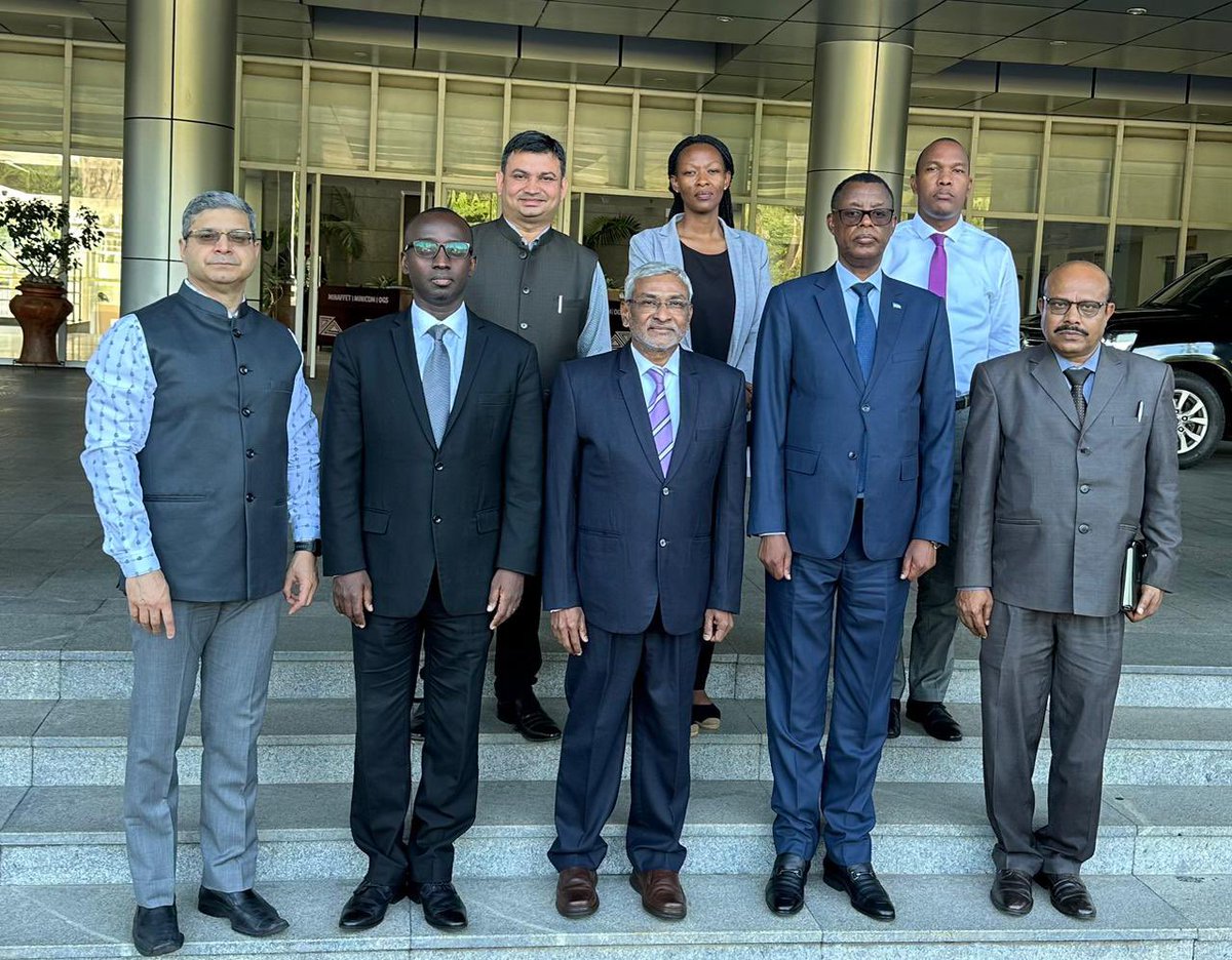 Secy (ER) Dammu Ravi called on MoS for Foreign Affairs James Kabarebe, Minister of Finance and Economic Planning Uzziel Ndagijimana and MoS for Agriculture Eric Rwigamba of Rwanda in Kigali. Discussions covered issues of bilateral interest.