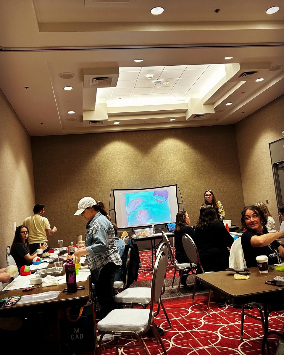 artisourjam's tweet image. I was beyond honored to be selected to present my “Wet Felted Basket” to some amazing k-12 art teachers at the National Art Ed. Conference in Minneapolis! We had so much fun 🤩 @NAEA and everyone was amazing 🤩 @Artsonia @BucknerBears @OldhamCoSchools #naea24 #artismyjam