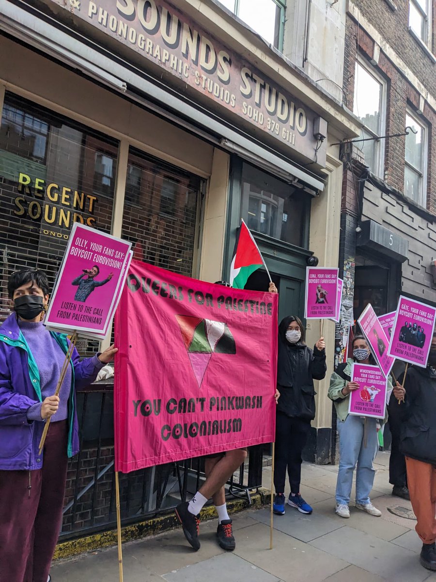 We're outside London's Eurovision pre-party, speaking to fans about the Palestinian call for @alexander_olly and other contestants to #BoycottEurovision2024 🇵🇸 Sign the open letter to add your support: palestinecampaign.eaction.online/Eurovision2024