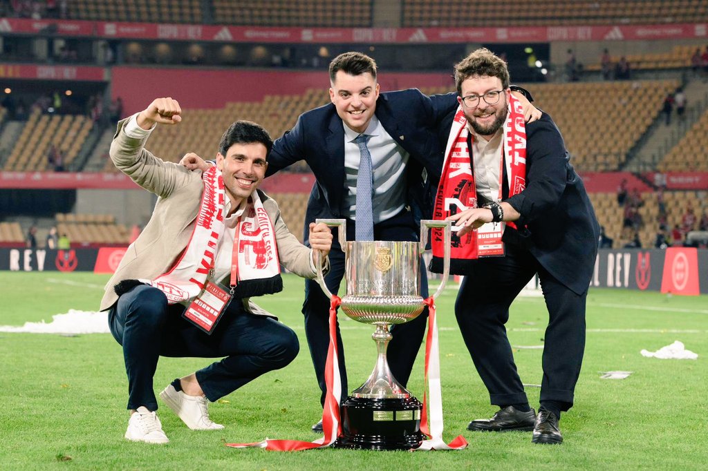 INOLVIDABLE

Aúpa <a href="/AthleticClub/">Athletic Club</a> 🏆 Txapeldunak 

#UniqueintheWorld