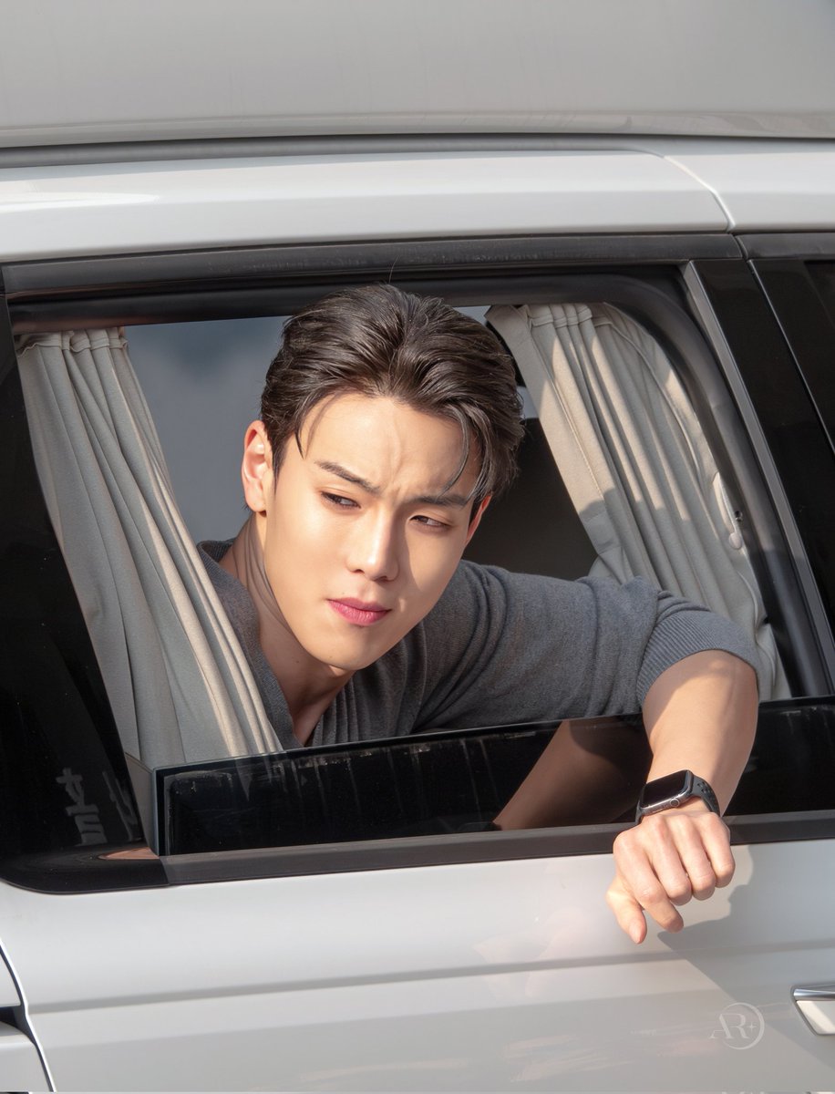 woah shownu 😵‍💫