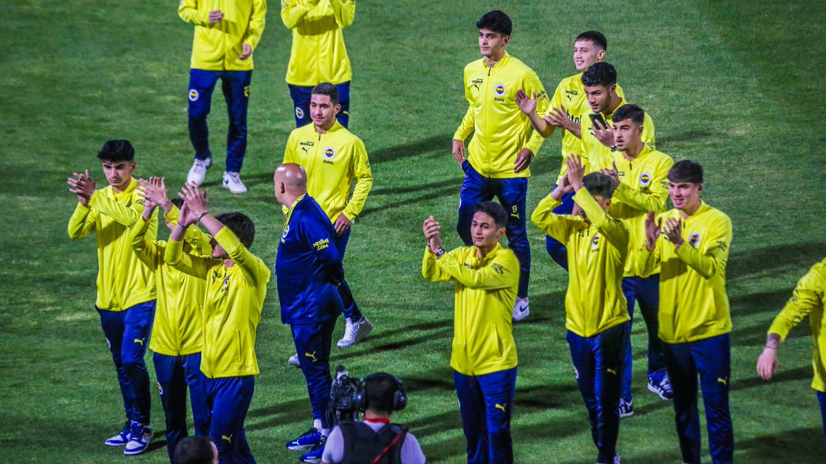 🚨🇹🇷 𝐎𝐅𝐅𝐈𝐂𝐈𝐀𝐋 | Fenerbahçe are playing their u19 team against Galatasaray in the Super Cup final! 😨 They want to try and make a statement to Turkish football and the federation, after recent controversy. Galatasaray are playing their normal first team XI.