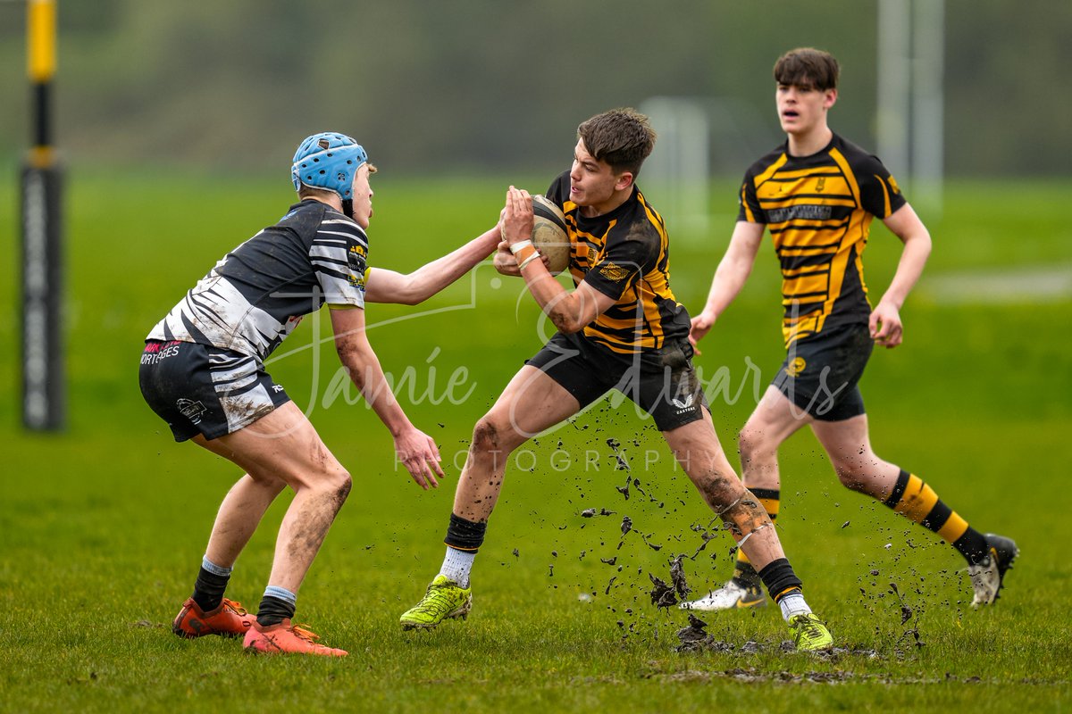 Action from my only game today @rfc_kidwelly U16s vs @vivalafoel U16's. Not a massive gallery as I already had one camera out of action from last nights weather and I didn't want to risk another. Full Gallery can be found here↓📸 jamieedwardsphotos.com/gallery/kidwel…