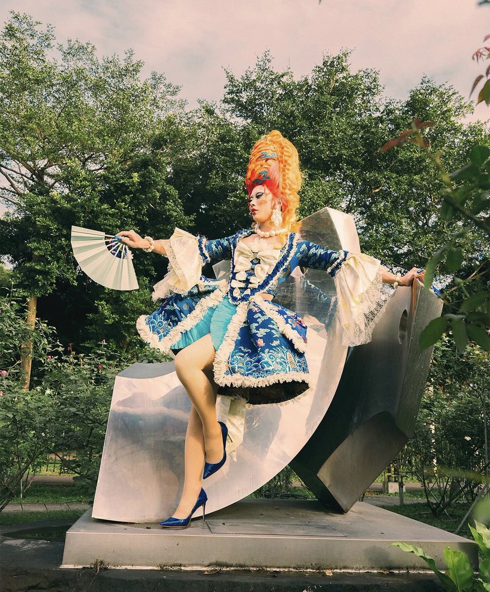 Drag_Crave's tweet photo. Nymphia Wind looks magnificent in her "Fandango" runway for Season 16. https://t.co/niONogAW2z