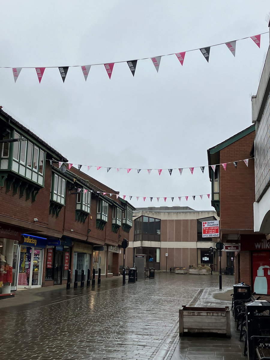 WFlibraries's tweet image. 😀Salter Row, leading up to #PontefractLibrary, has been decorated for #OurYear with the brilliant bunting!

Check out the full programme of events here: experiencewakefield.co.uk/whats-on/?s_ty…%

#OurYear2024 #pontefract #library #wakefield

@ouryear2024 @mywakefield @wfmuseums