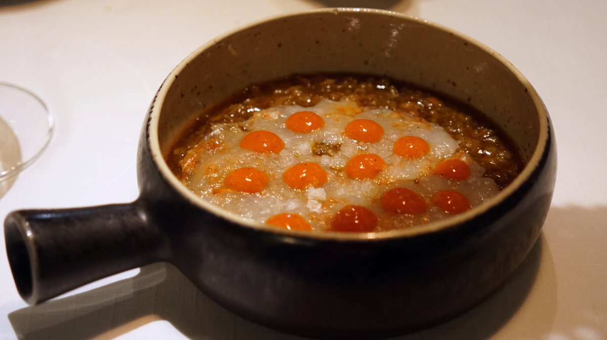 Las manitas de cerdo 🐽 con carpaccio de langostinos 🦐 del Balcón de Bueño: recomendamos acompañarlas con medio kilo de pan 🤤
empachate.com/balcon-bueno/