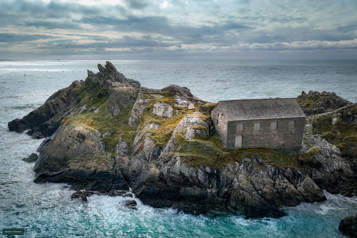 The net loft, Chapel Cliff in Polperro, #cornwall which was used by fishermen to repair and store their fishing nets. hedleythorne.com #polperro