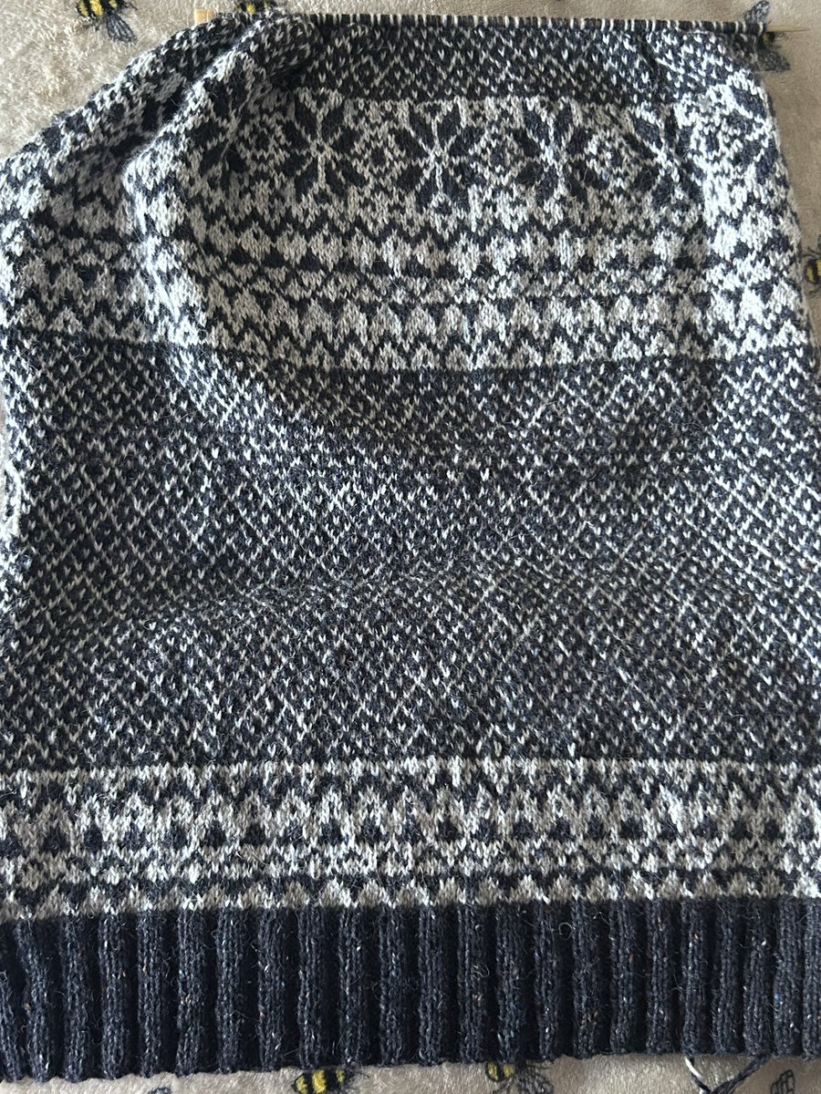 Almost at the neckline. Hoping to cast on the front next weekend. Still enjoying it so far! #knitting #knittersoftwitter #fairisle #maxfield #martinstorey #rowanyarn