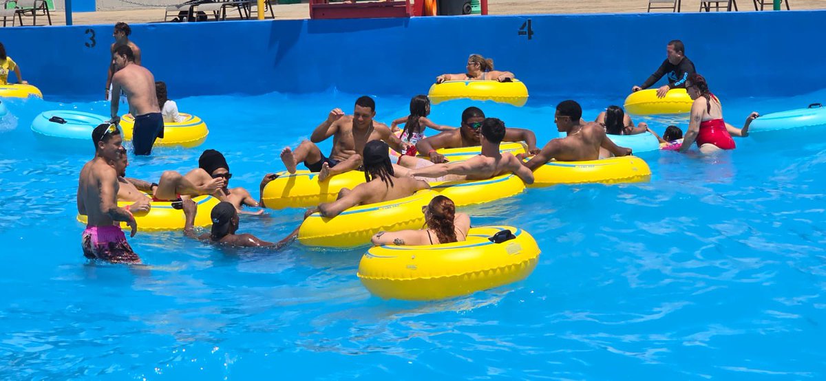Agradecemos al Municipio de Añasco hoy los miembros de la Selección Nacional de #balonmanoplaya disfrutaron luego del entrenamiento de la Piscina de Olas. #balonmanoplayapur #beachhandball