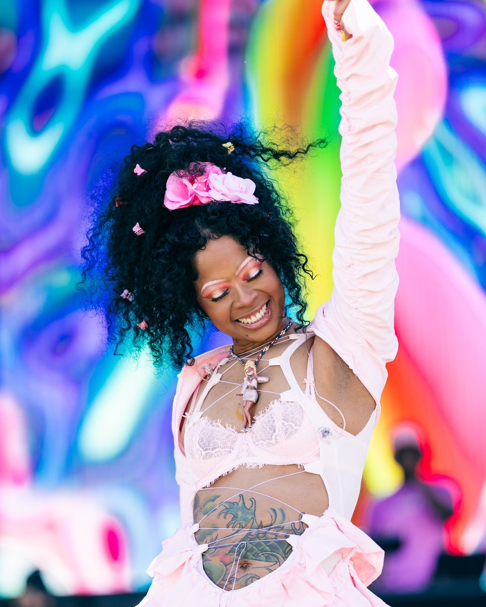Dreamvillefest's tweet photo. Look at me where she wanna be call me.....🤪💖 @tiacorine x #dreamvillefest | 📸 : @photosbygbm https://t.co/Z9GyLqgnEY