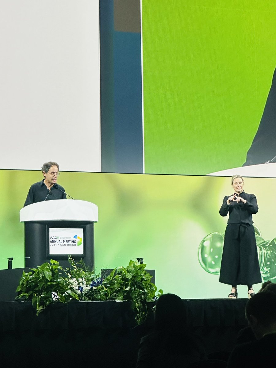 Brilliant to see sign language interpreters on stage for this opening session and then plenary! #AACR24