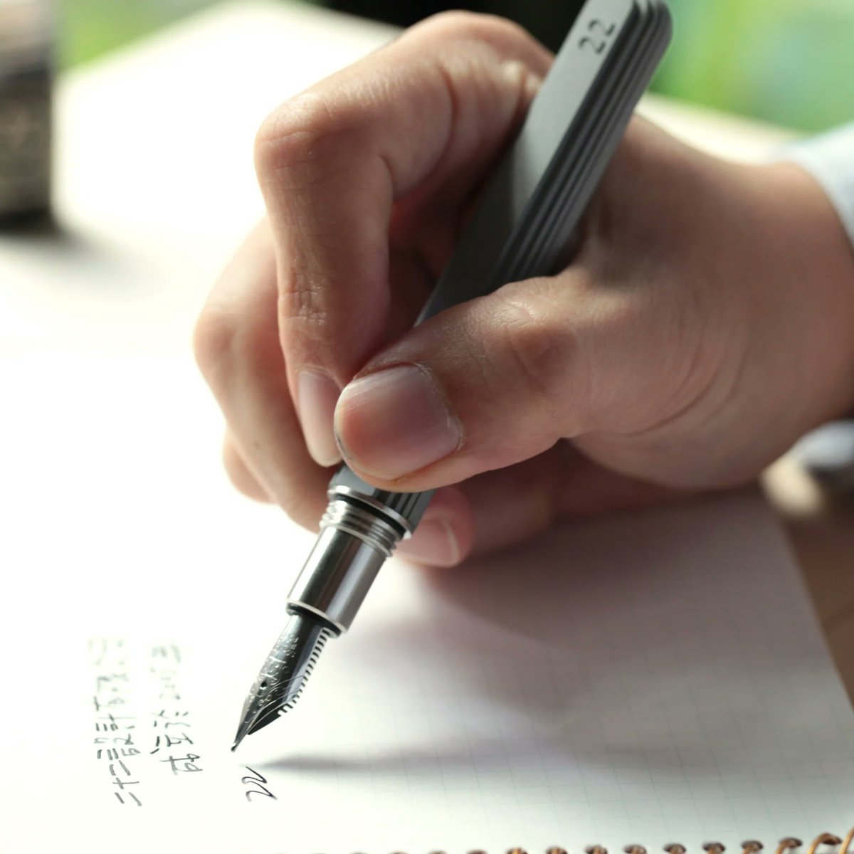 Es increíble, se ha creado en mi una auténtica necesidad de tener una pluma de hormigón!  acortar.link/wEEt4T