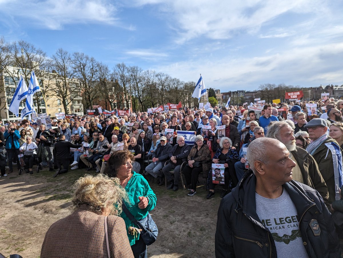 petervanlenth's tweet photo. Voor het @NOS journaal was de pro-Israëlische #demonstratie op het #Museumplein géén nieuws. Tsja, dat krijg je als je je keurig gedraagt. 🥴 https://t.co/Al0nF6wefd