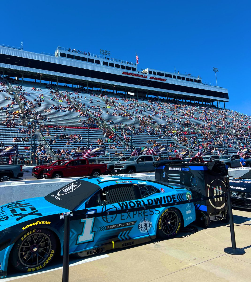 10/10 weather for a race @MartinsvilleSwy