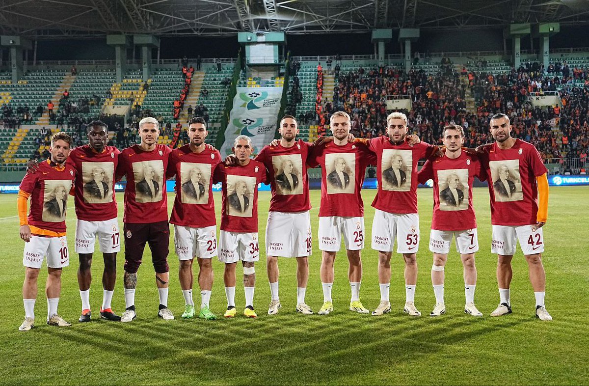 Fenerbahçe, Atatürk t-shirt'ü güya izin verilmedi diye Arabistan'da maçı iptal ettirmişti. Bugün niye giymediler t-shirt?