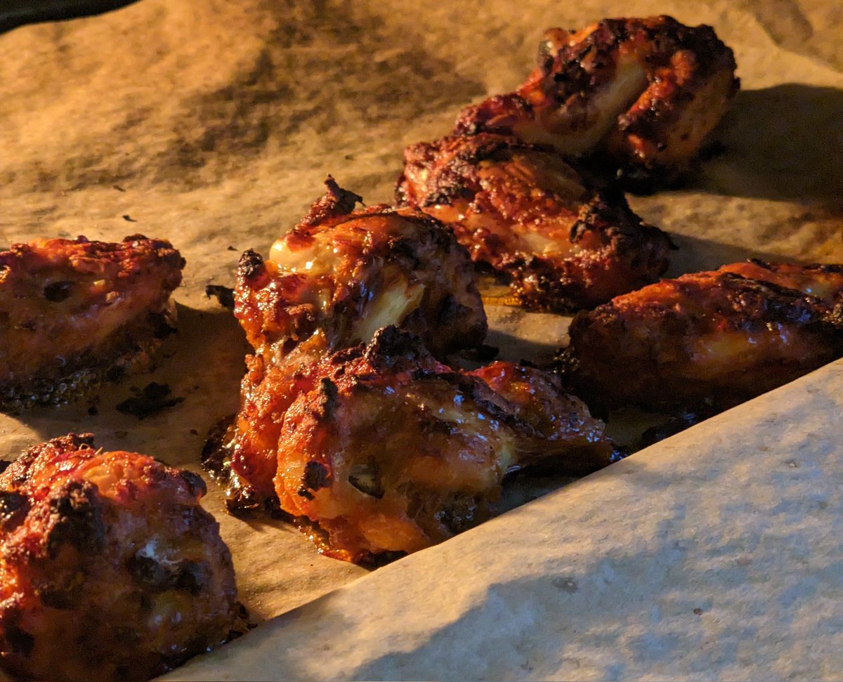 Yummy yummy crispy baked chicken wings with honey and garlic🤩 #bakedchicken #chickenwings #chicken #foodies #foodlovers  #crispychicken