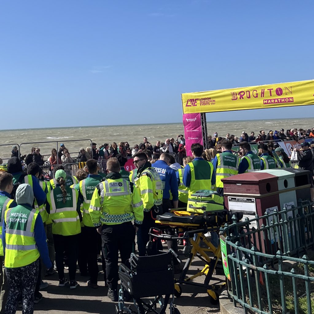 Really enjoyable day on the South coast with @stjohnambulance, looking after the runners at @BrightonMarathn 🏃🏼🚑