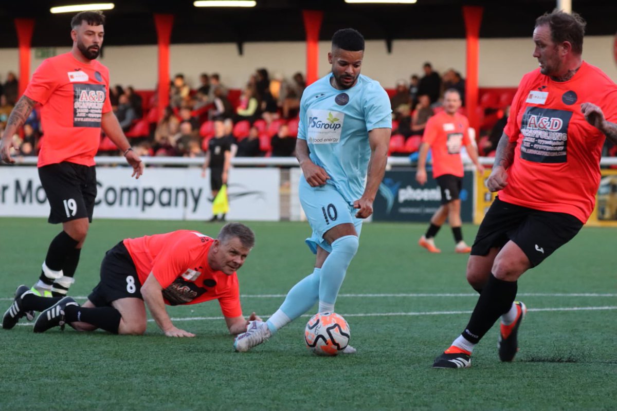 📸 Some of the first half action! 🔴⚪️⚫️ #UpTheChats | @Sellebrity_UK