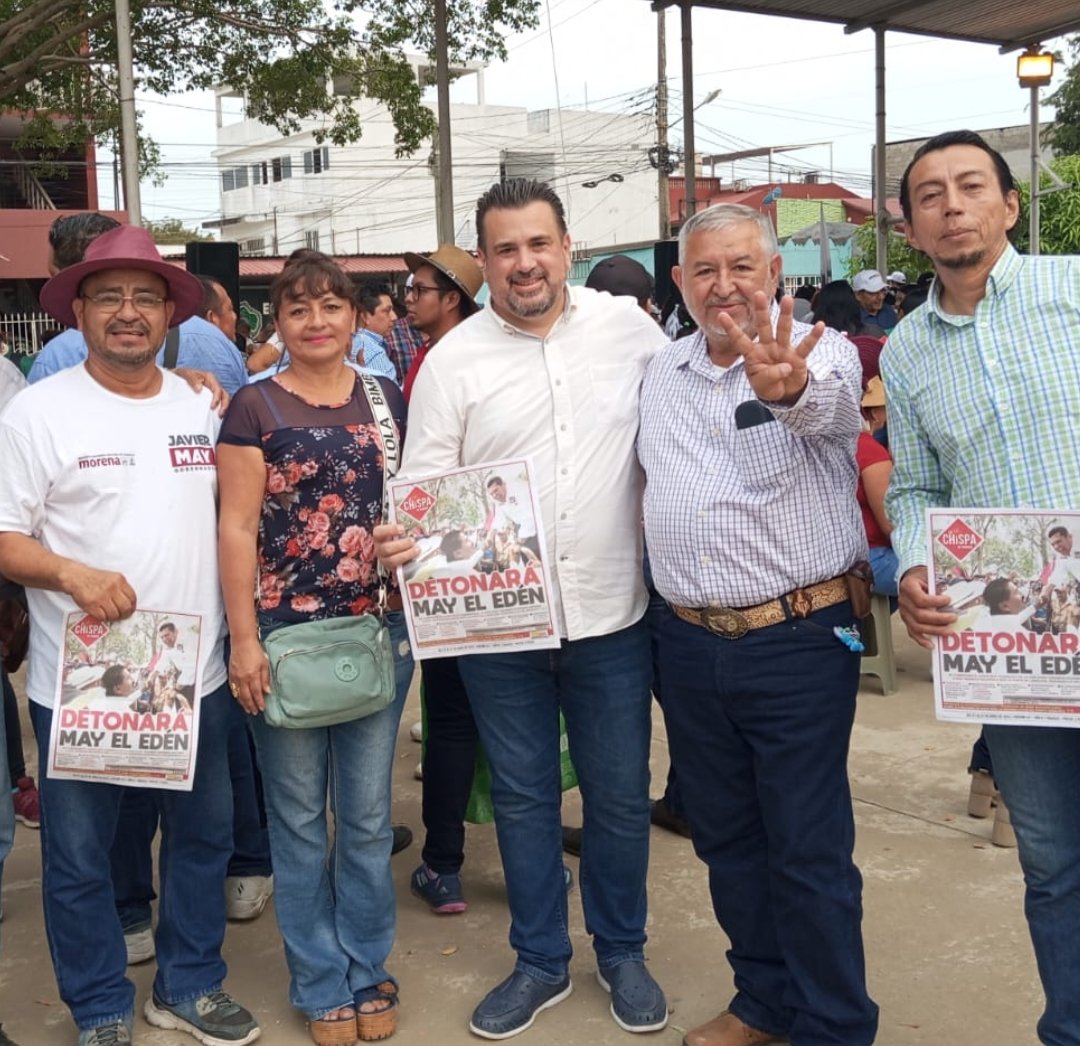 Sinremitente21's tweet photo. Discreto, pero eficiente operador político, el ex diputado local @crojasrabelo (al centro de la imagen) trabajando desde las bases en el proyecto que encabeza el candidato al gobierno @TabascoJavier, rumbo a la elección del 2 de junio. @Claudiashein @mario_delgado @morena_tab https://t.co/esrjzLQ6vB