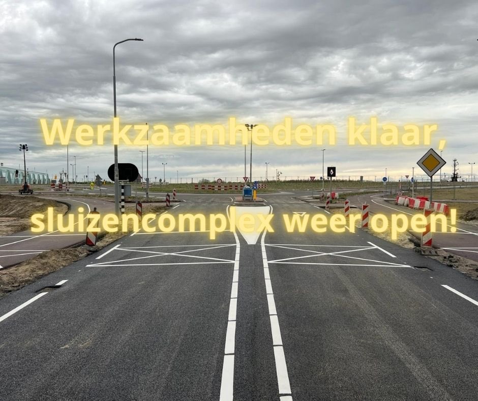 Het asfalt tussen de nieuwe rotonde en de zuidbrug van de Oostsluis ligt erin en het fietspad langs de Oostsluis is voorzien van rood asfalt. Alle werkzaamheden zijn klaar, het sluizencomplex in Terneuzen is weer open voor verkeer!