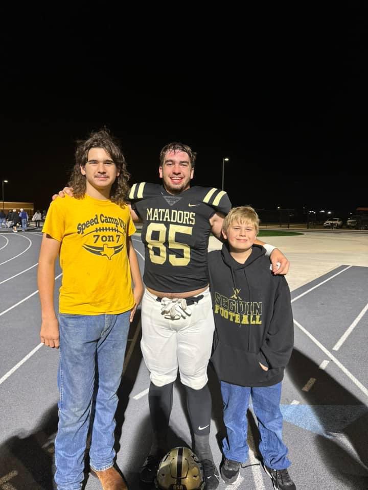 Senior Sunday 💙💙💙 My senior and his two baby brothers…only 6 more Sundays to go 😭😭😭 <a href="/pond_jackson/">Jackson Pond</a>