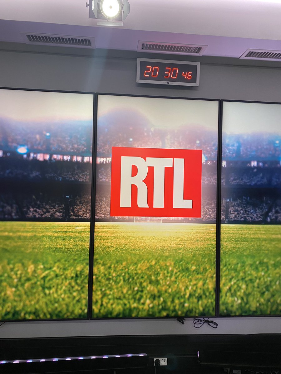 Aux manettes de RTL foot ce samedi et dimanche. On se régale avec toute l’équipe de @RTLFrance @XavierDomergue et Yoann Riou ! Nantes/Lyon en intégralité avec Philippe Audouin 🎙️⚽️