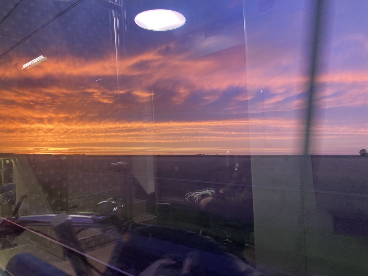 Wie maakt zich nog druk om vertraging als dit je uitzicht is 🤗😀 #treinleven