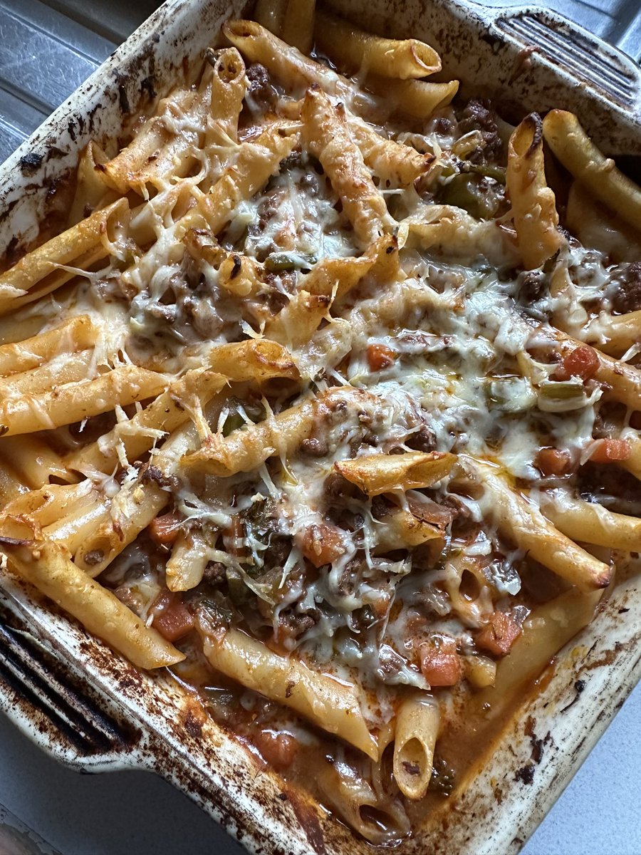 Last nights quick pasta ragu bake after a busy blustery day needed something comforting using a large portion of ragu in the freezer makes cooking easier mix with cooked pasta, stir in torn mozzarella, grate on Parmesan, in the oven for 10 minutes and there you go #speedysupper