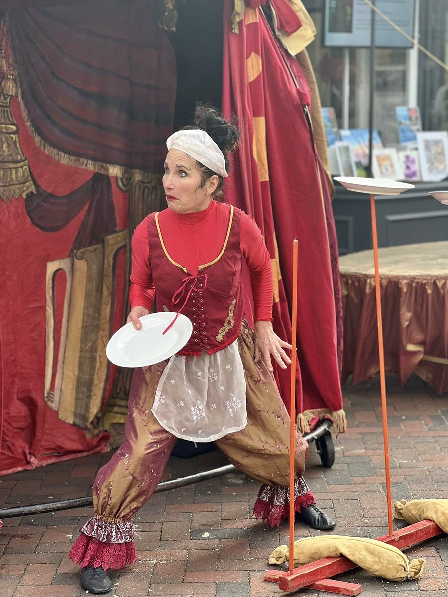 Great Dress Circle shows in Godalming yesterday. What a smashing time we had with the China plate spinning in the wind! 😳 ⁦@WaverleyBC⁩ ⁦@godalmingtc⁩ ⁦@ace_southeast⁩