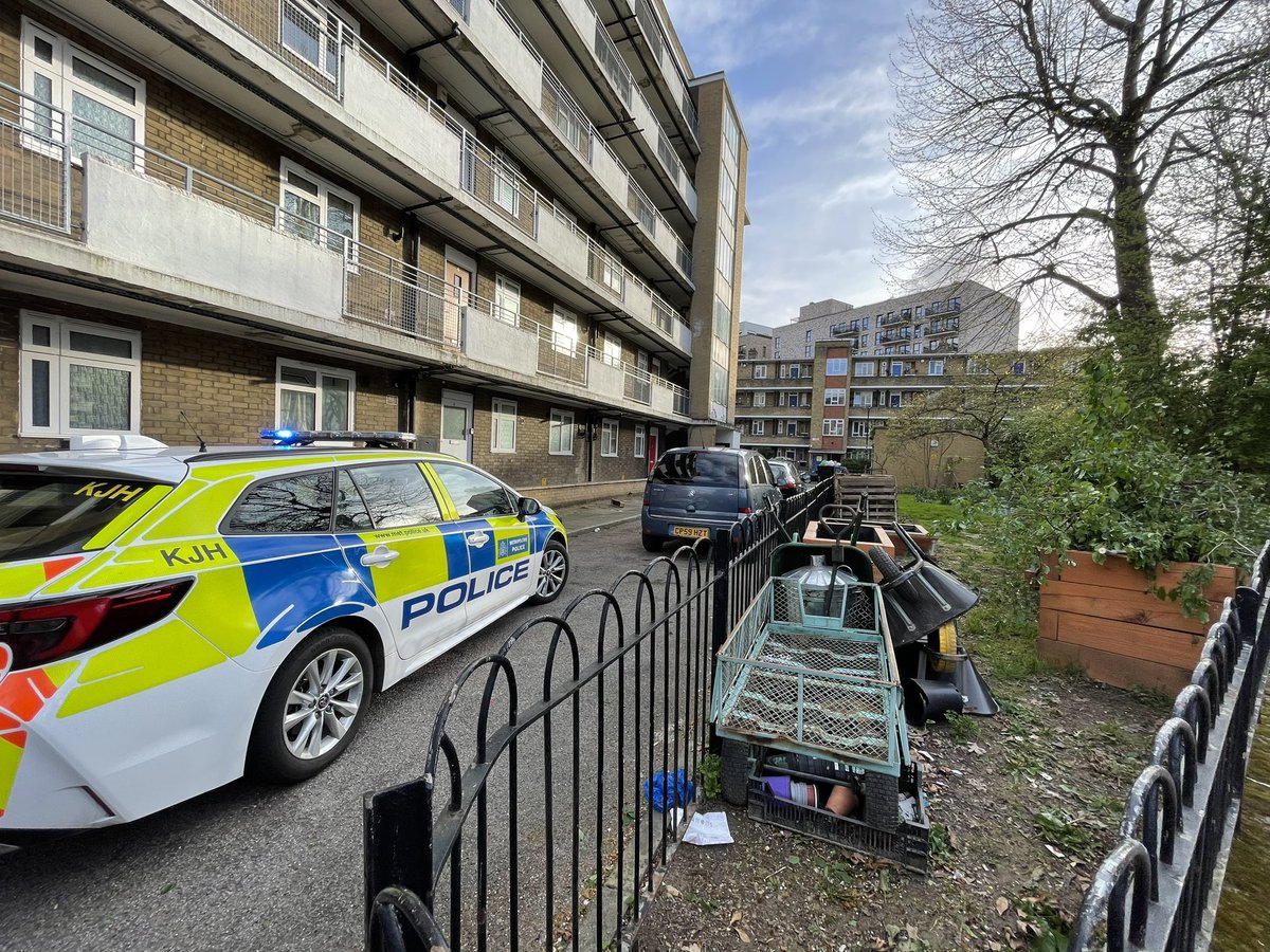 Finishing off pruning the fruiting hedge today @EdibleEstate when we heard screams two streets away as a teenager was stabbed with a machete. All too familiar urban tale for increased during school holidays #protectchildren #fundyouthwork