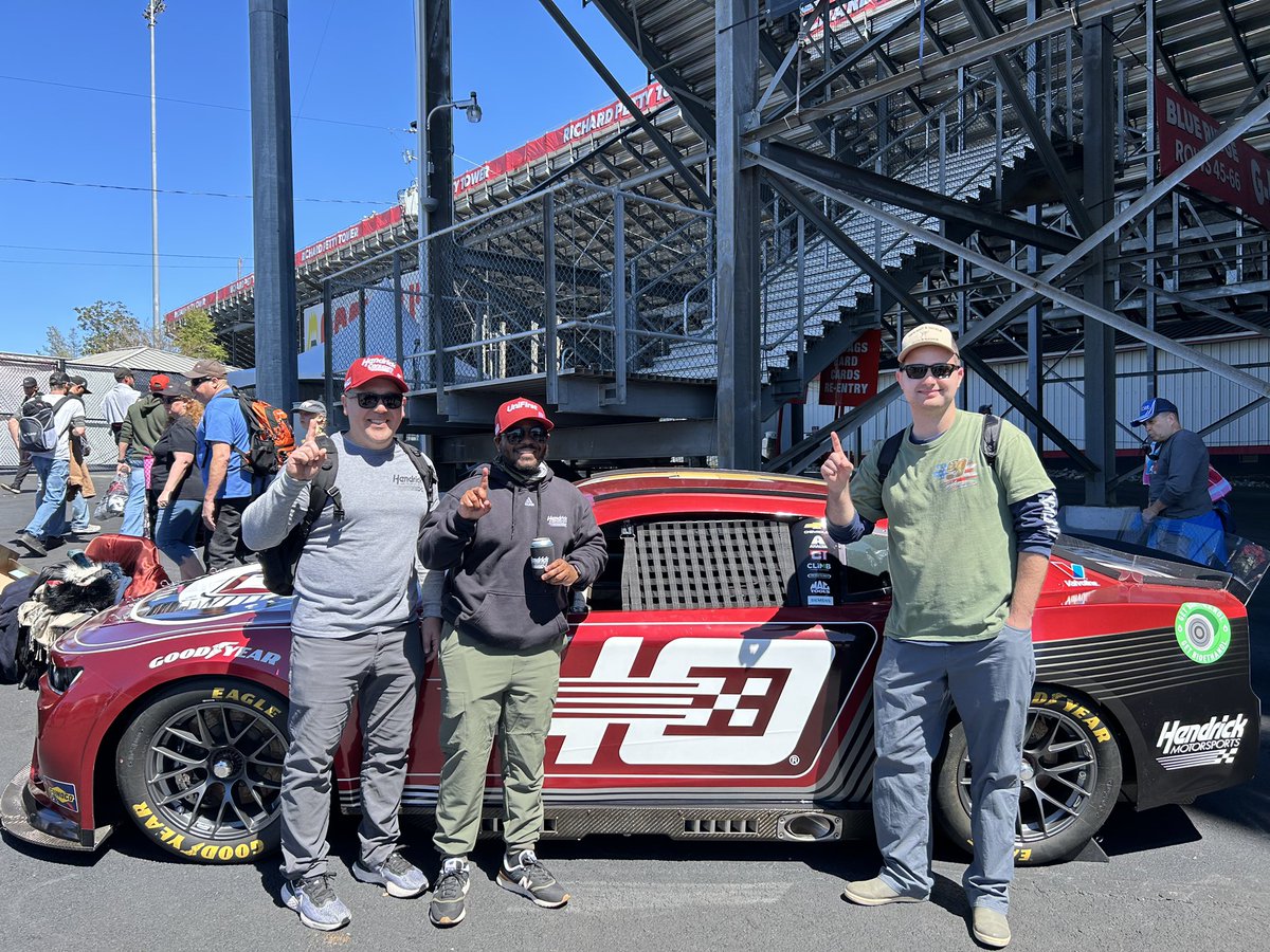 We are here at Martinsville Speedway. Supporting and repping @TeamHendrick for their 40th Anniversary! Let’s go racing 🌭

#NASCAR #MVSCookOut400